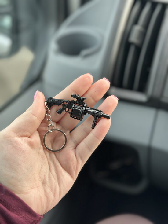 Брелок у вигляді зброї